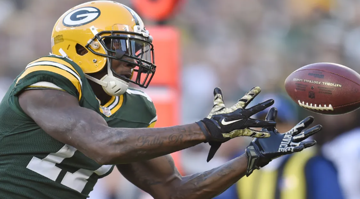 Davante Adams Takes a Swipe at the Bears.